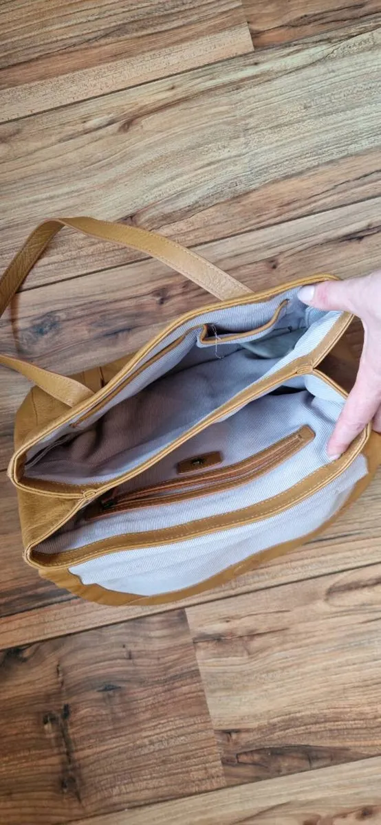 Radley London Tan Leather Shoulder Bag - Image 3
