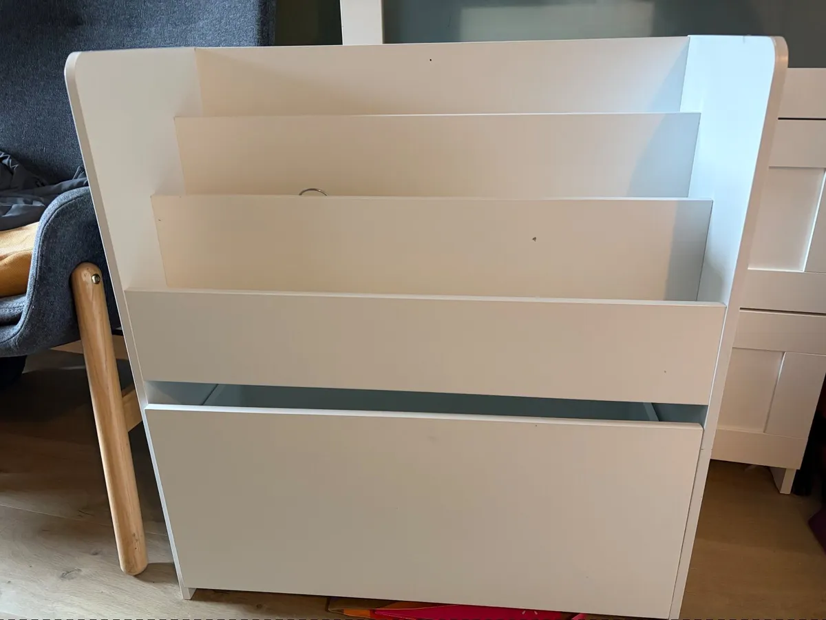 Book shelf - Image 1