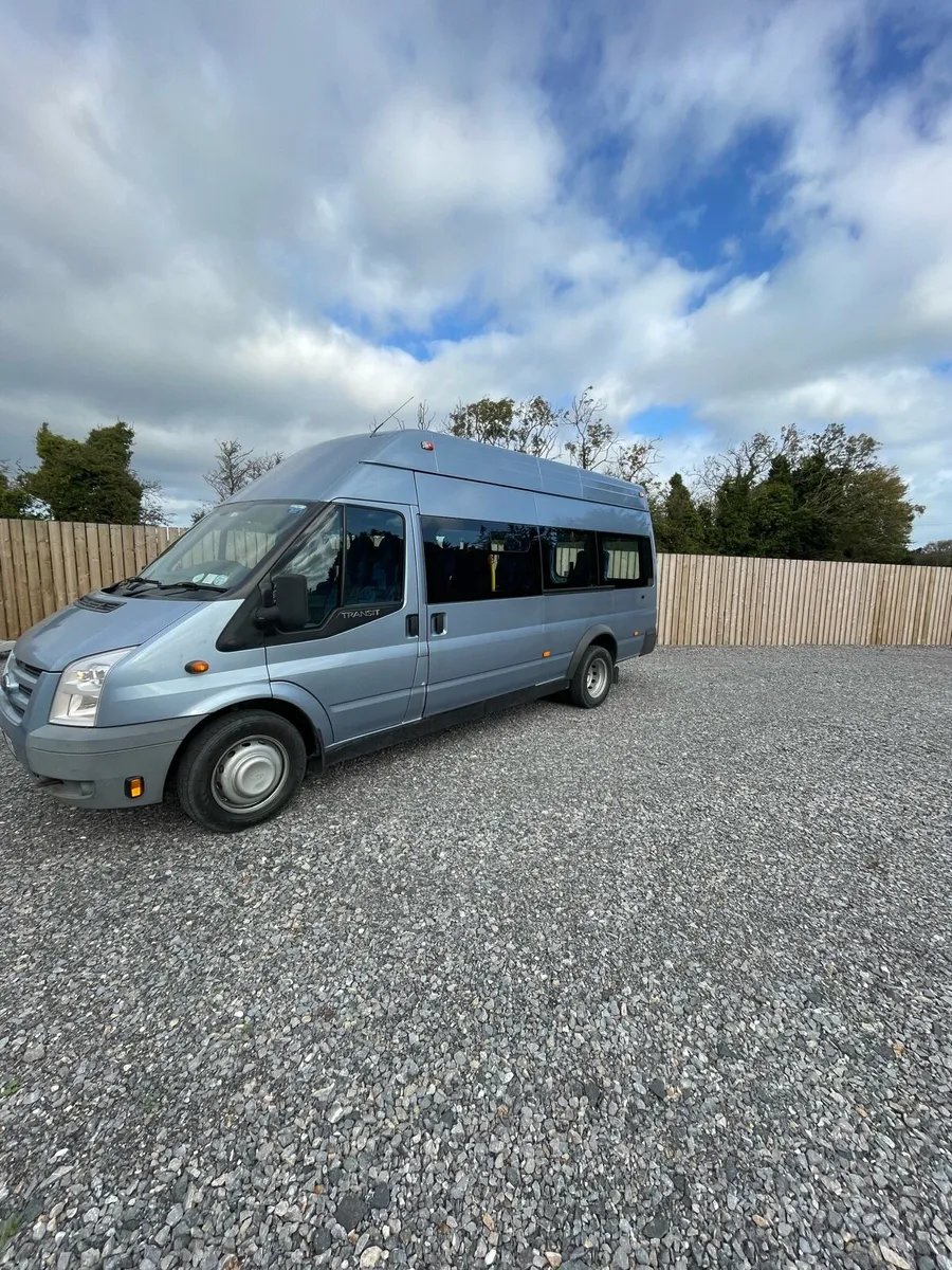 Mini bus - Image 2