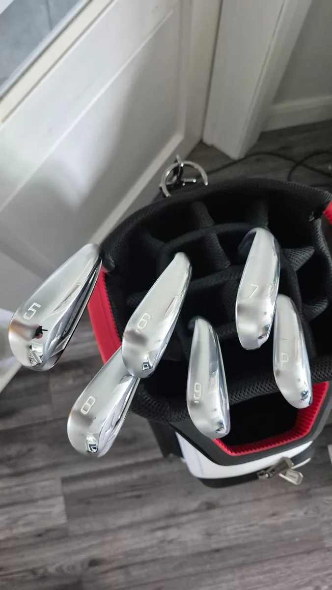 Mizuno JPX 923 Irons and Sirxon Tour Cart bag - Image 4