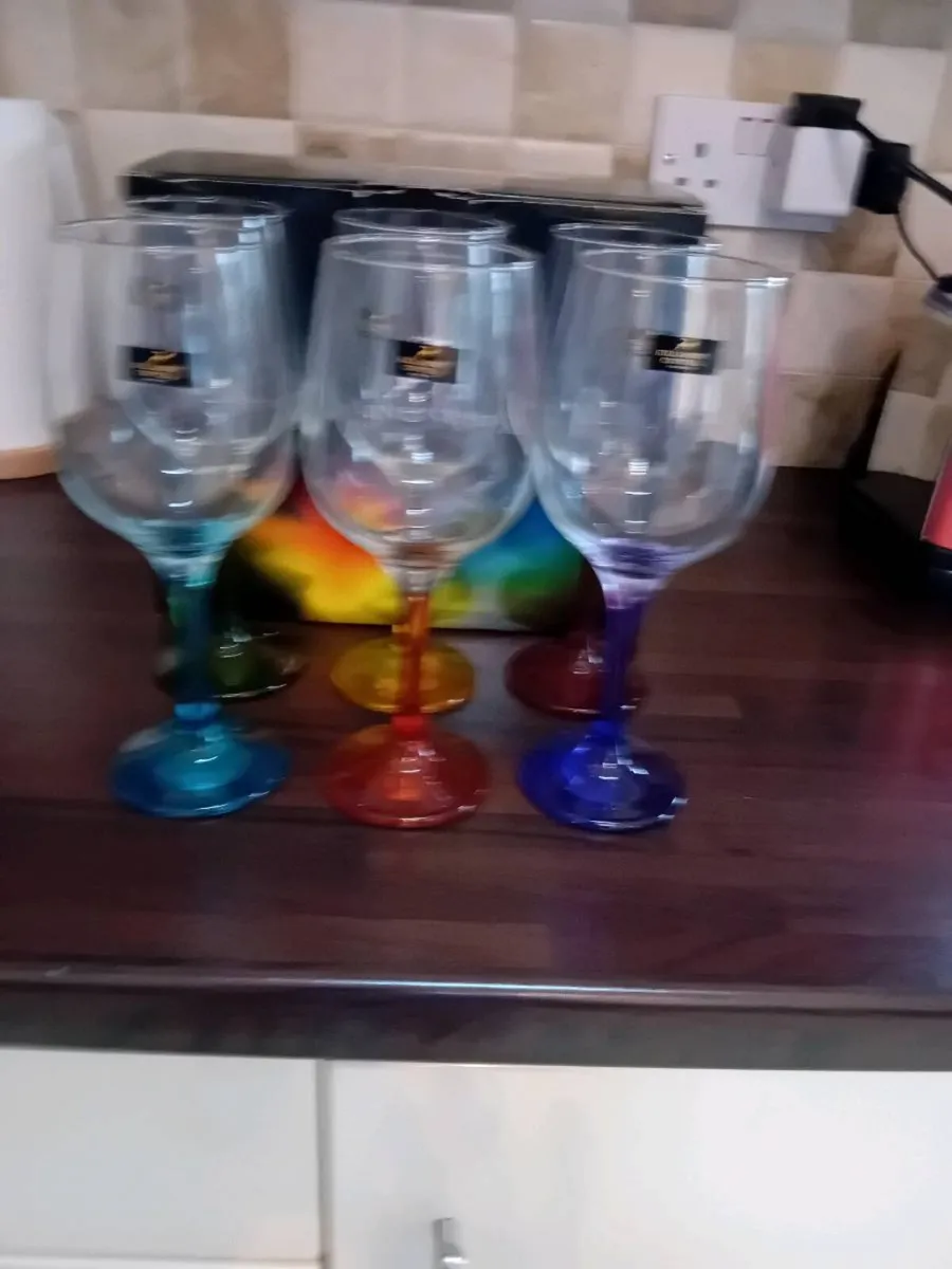 KILLARNEY CRYSTAL WINE GLASSES   X. 12 - Image 3
