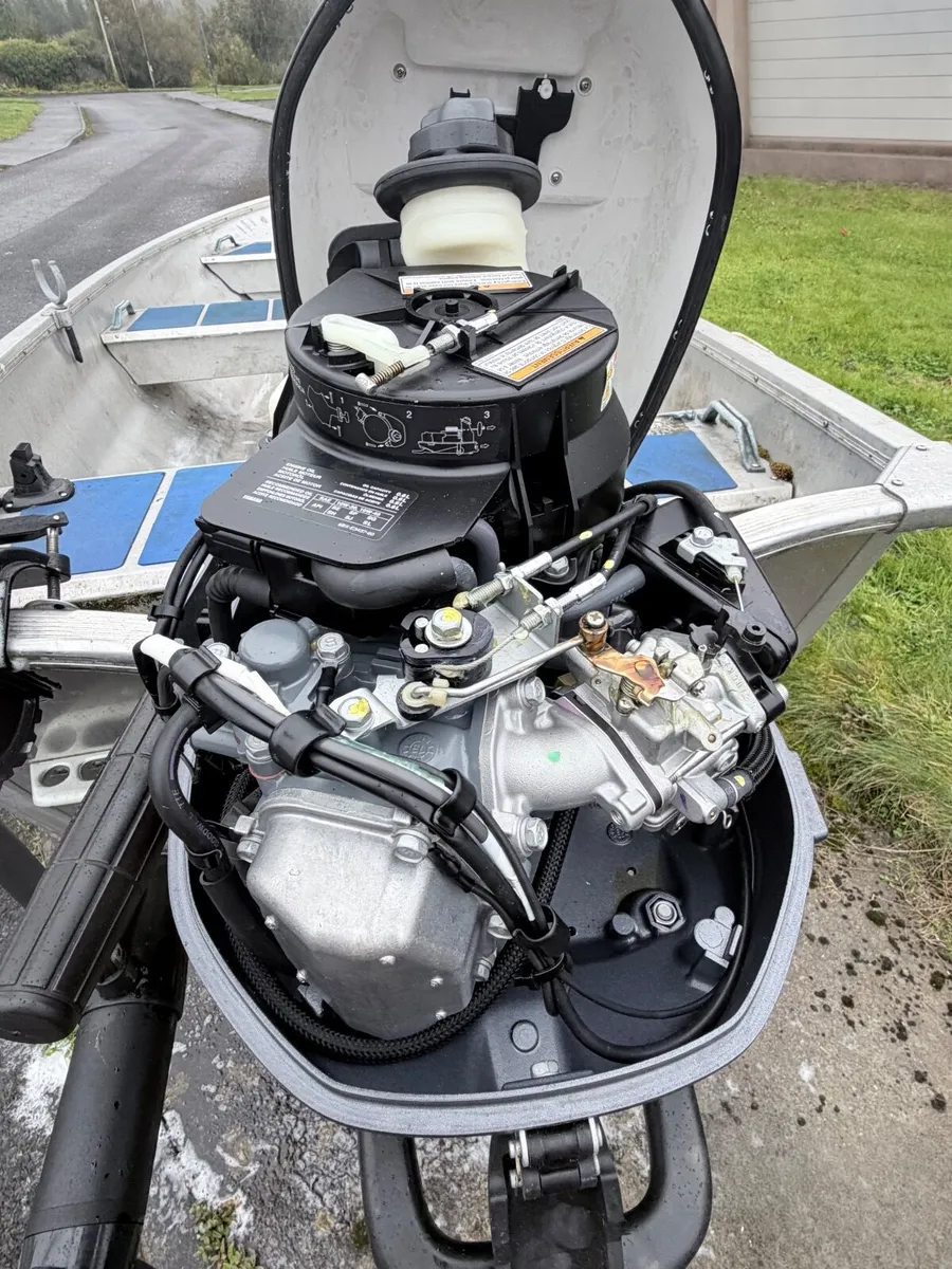 Pike fishing boat complete with engine & trailer - Image 4