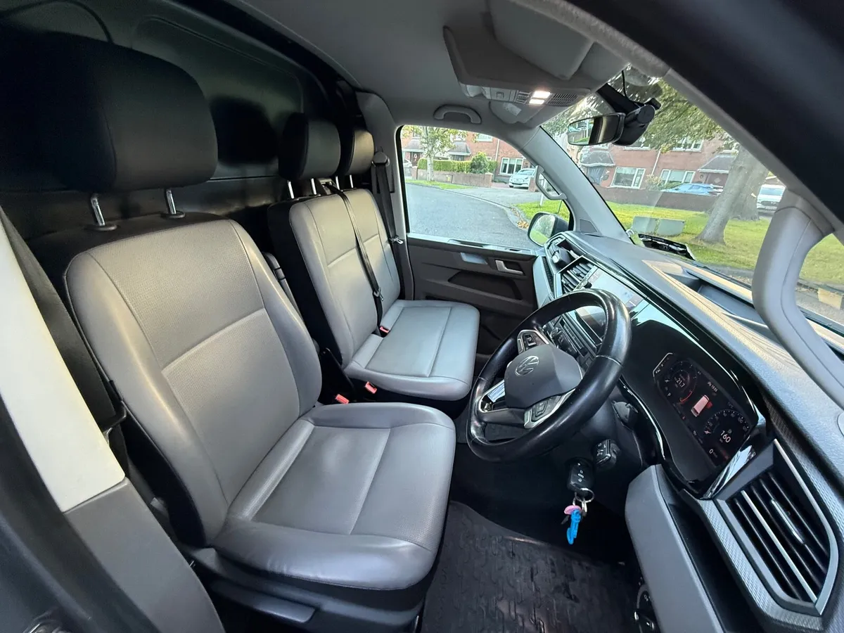 Volkswagen Transporter 2021 - Image 3