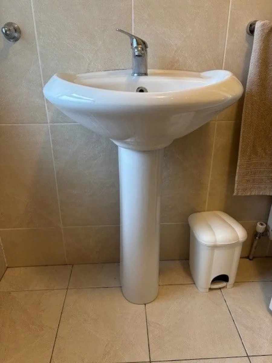 White bathroom sink and pedistal with taps. - Image 1