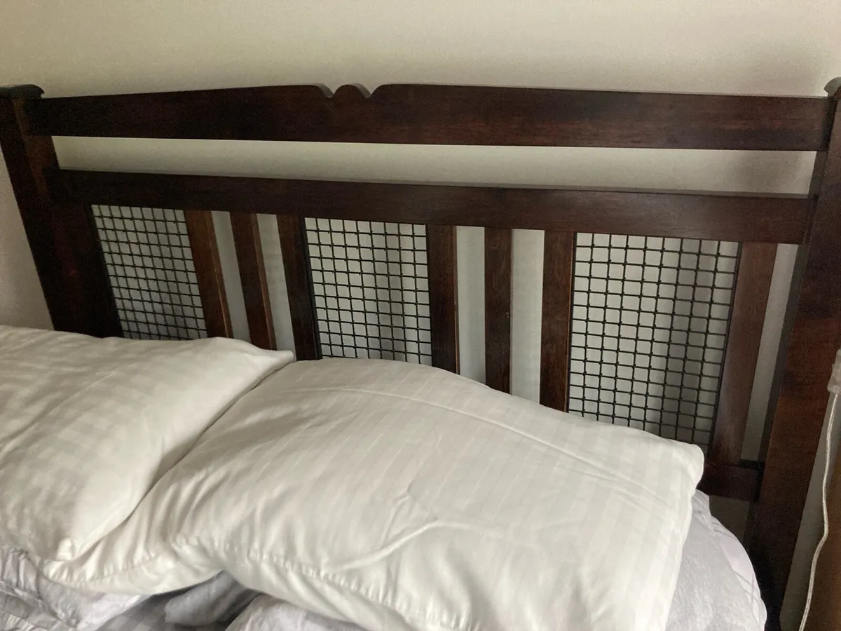Double solid wood bed base - Image 1