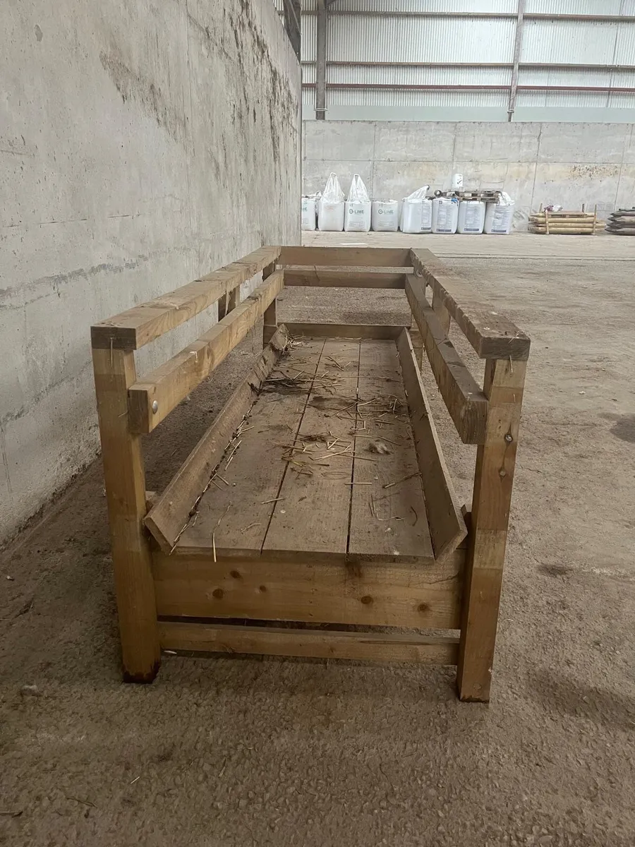 Wooden feed barriers for sheep - Image 3