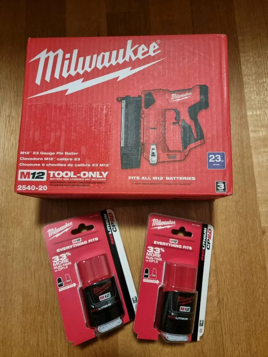 Milwaukee M12 23 Gauge Pin Nail Gun & 2x 2.0amp ba - Image 1