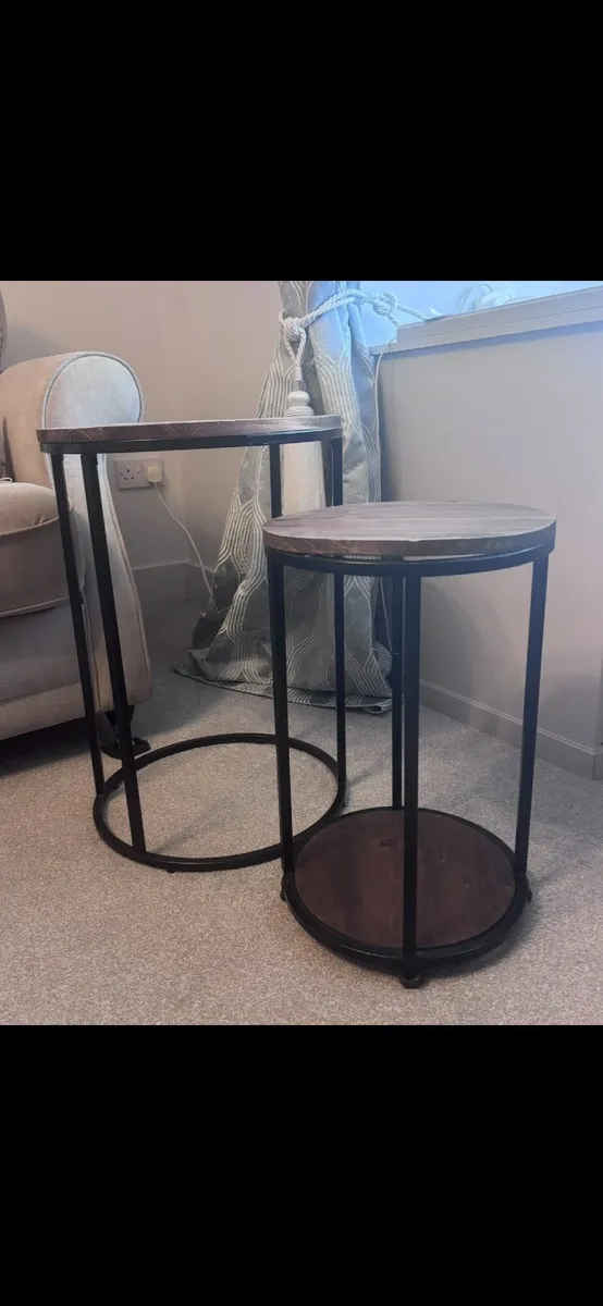 Set of 2 Round Nesting Tables - Image 1