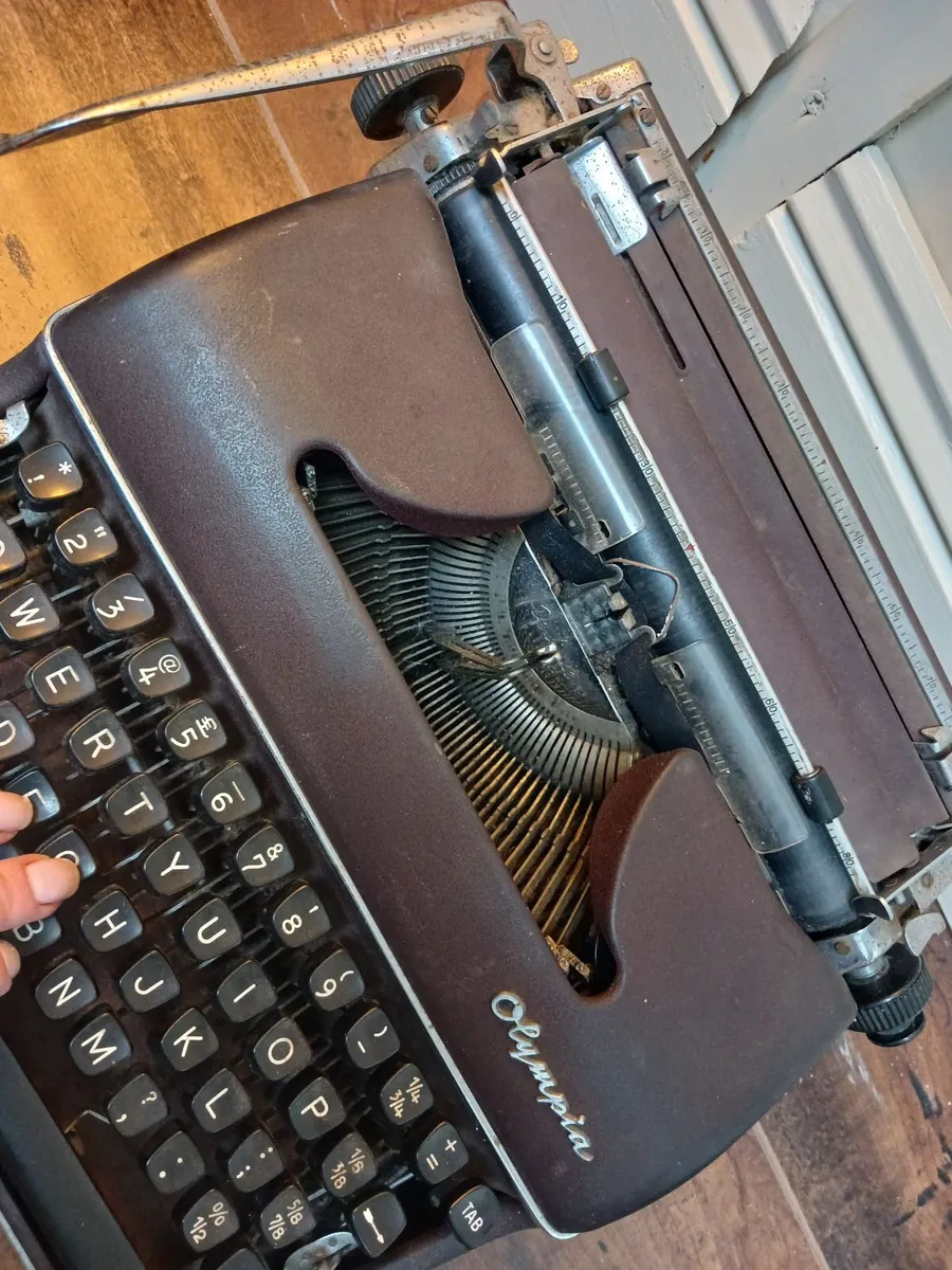 Typewriter Olympia - Image 1