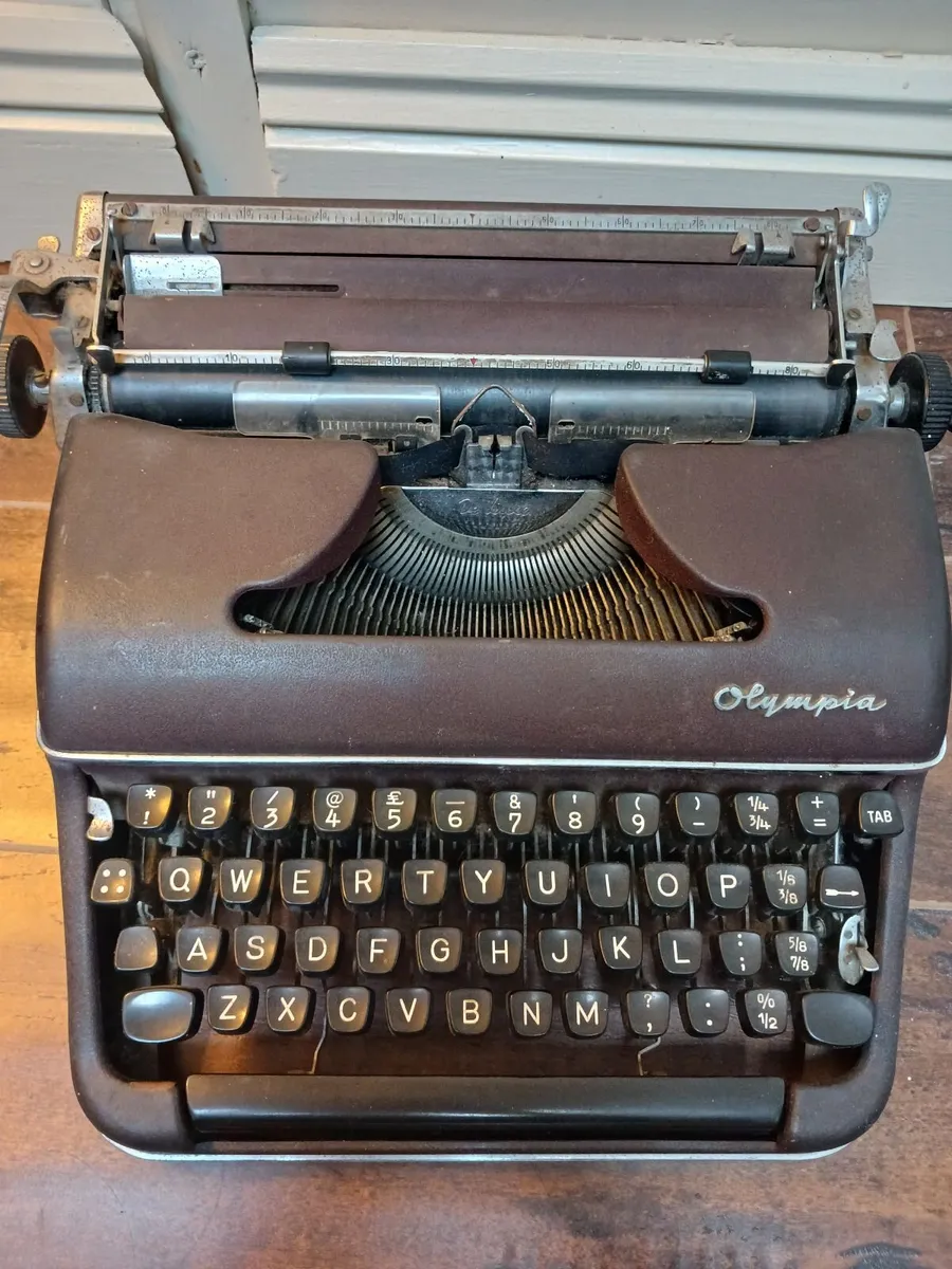 Typewriter Olympia - Image 2