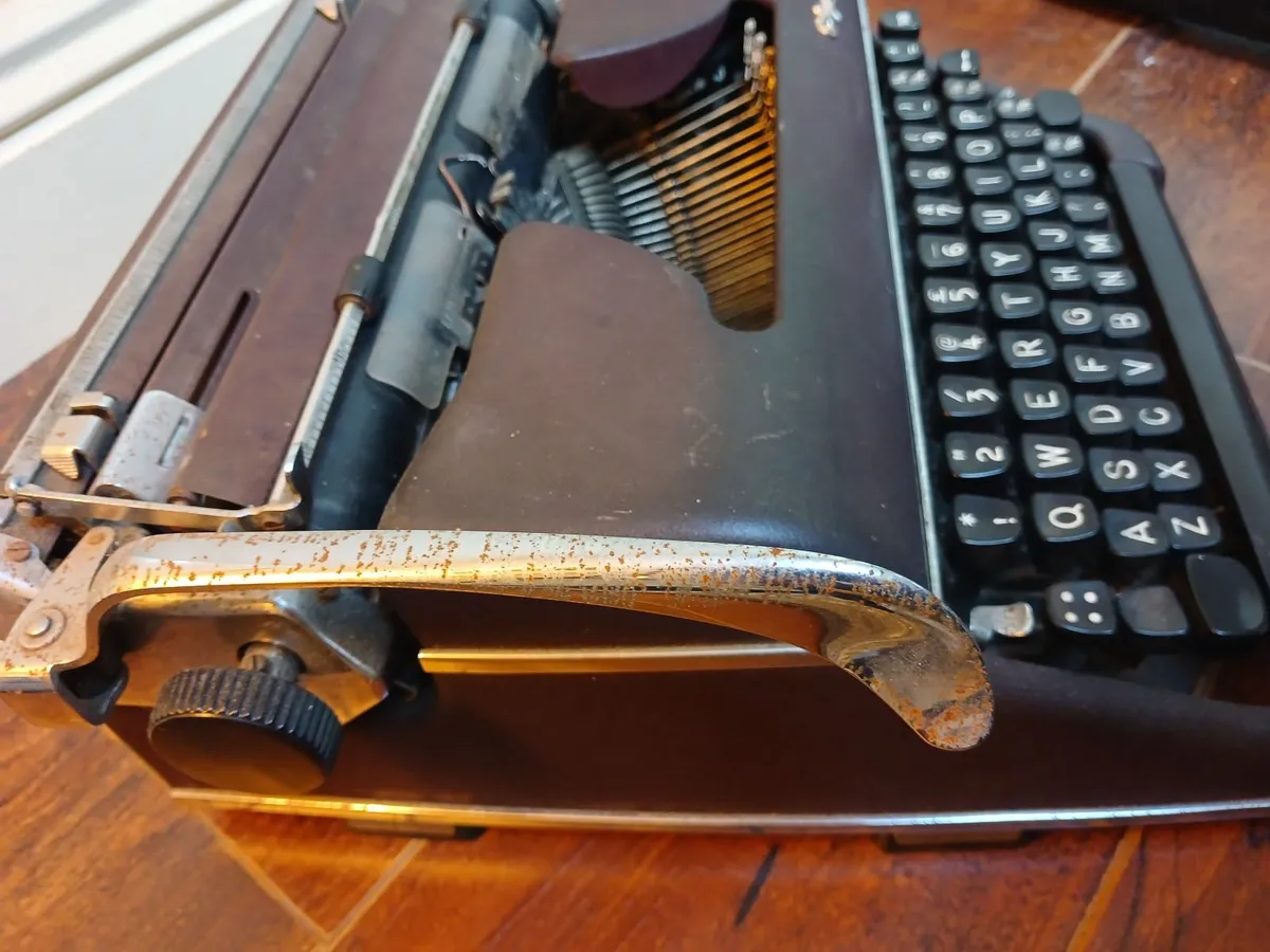 Typewriter Olympia - Image 4