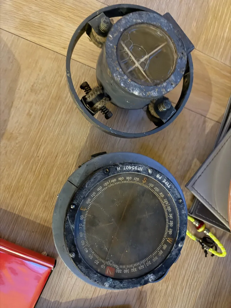 WWII RAF Type P8 aircraft compass - Image 1