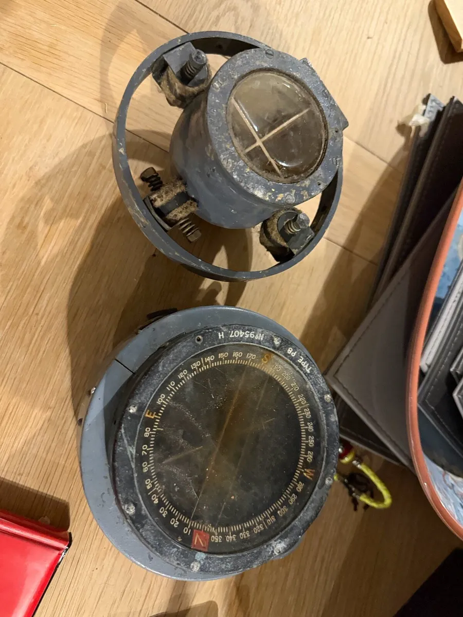 WWII RAF Type P8 aircraft compass - Image 2