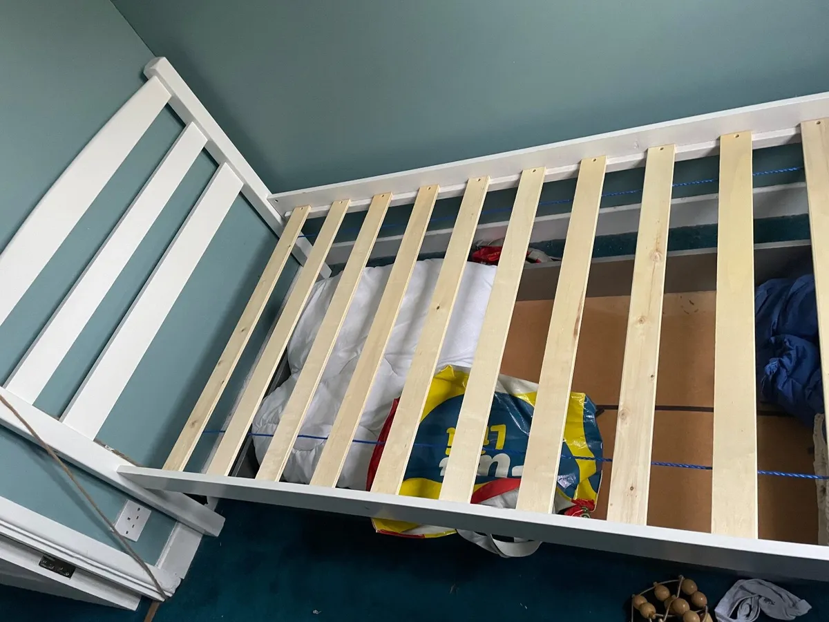 Single bed - Image 2
