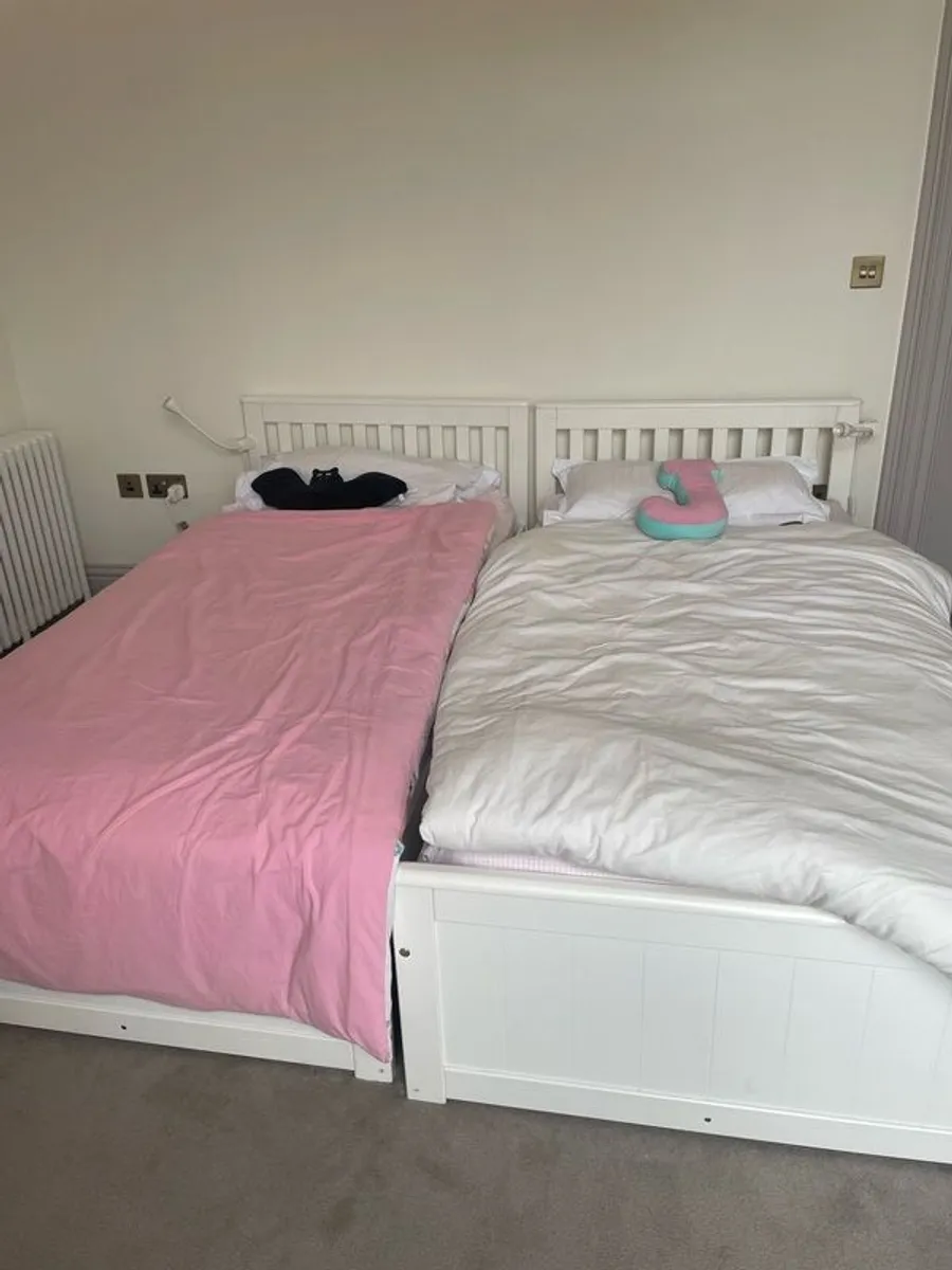 2 x single beds - Image 1