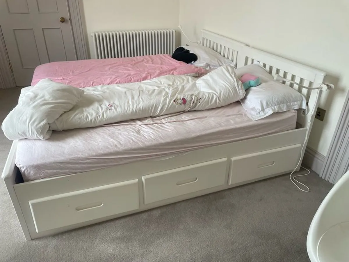 2 x single beds - Image 2