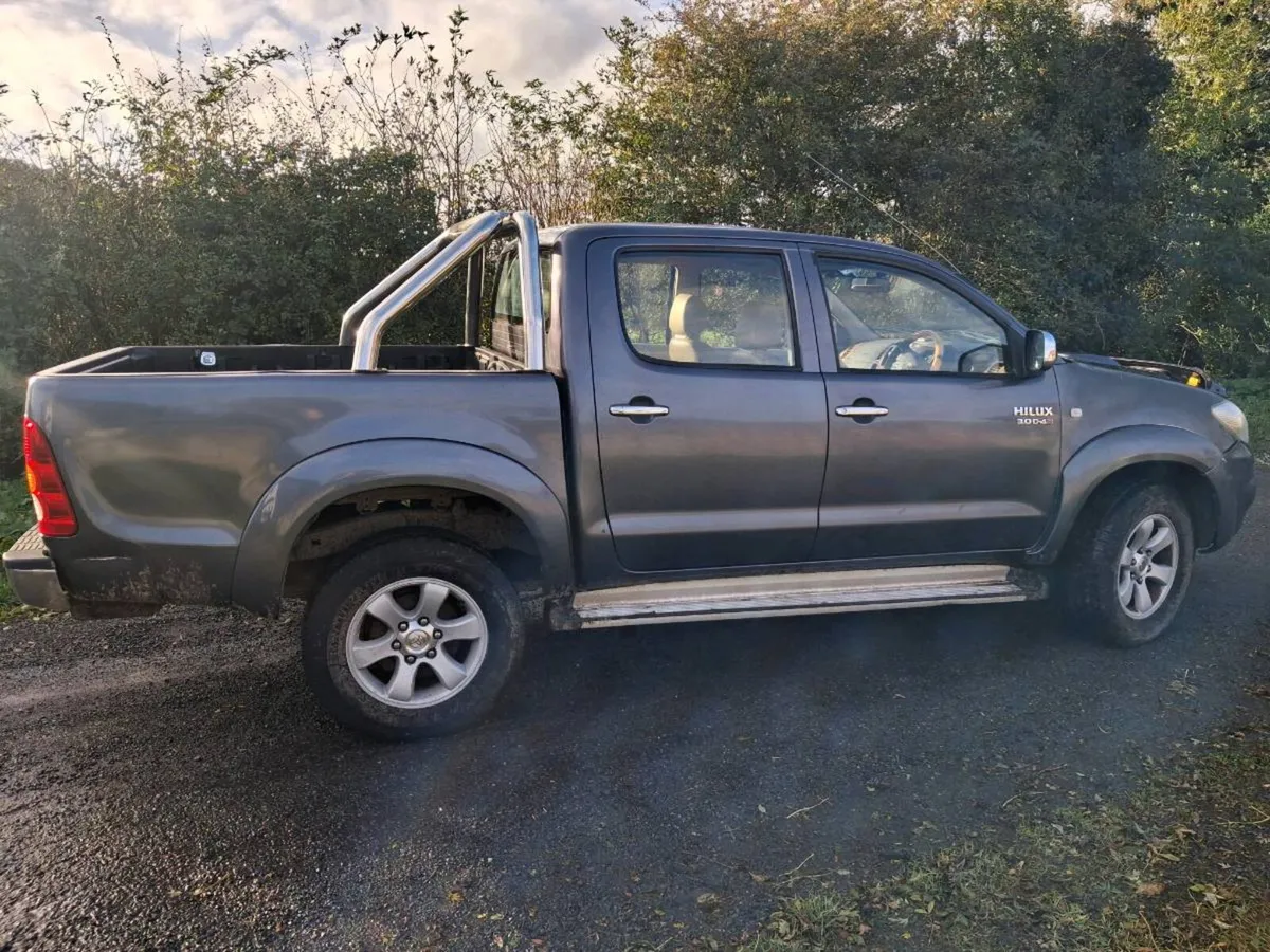 Toyota hilux - Image 3