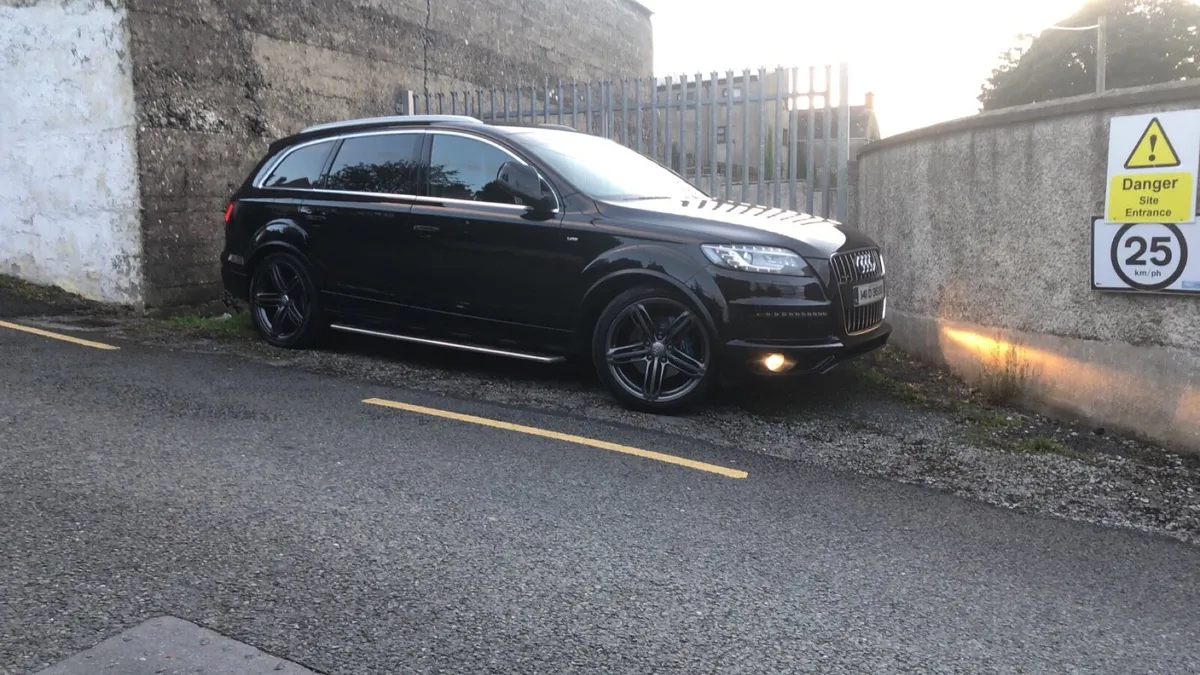 Audi Q7 crew cab. - Image 4