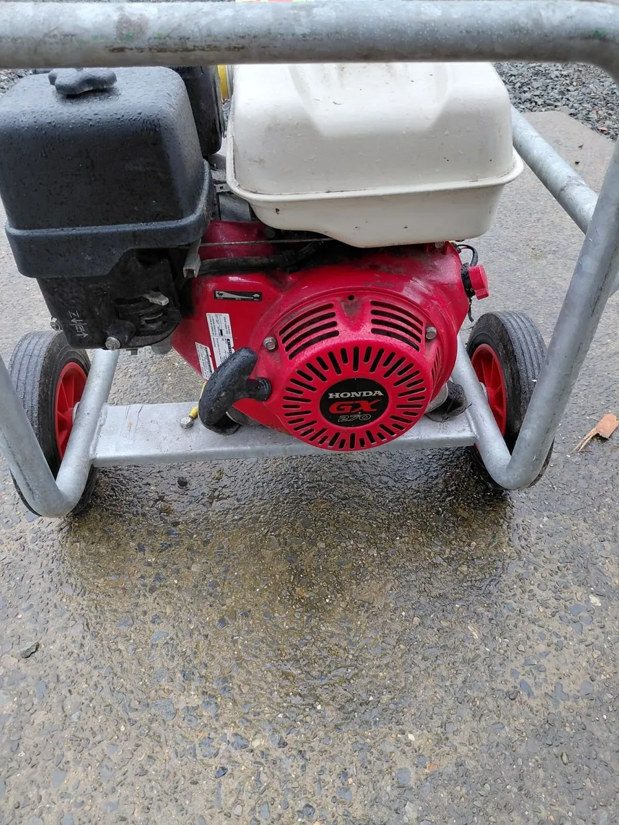 Pramac E5000  generator - Image 1