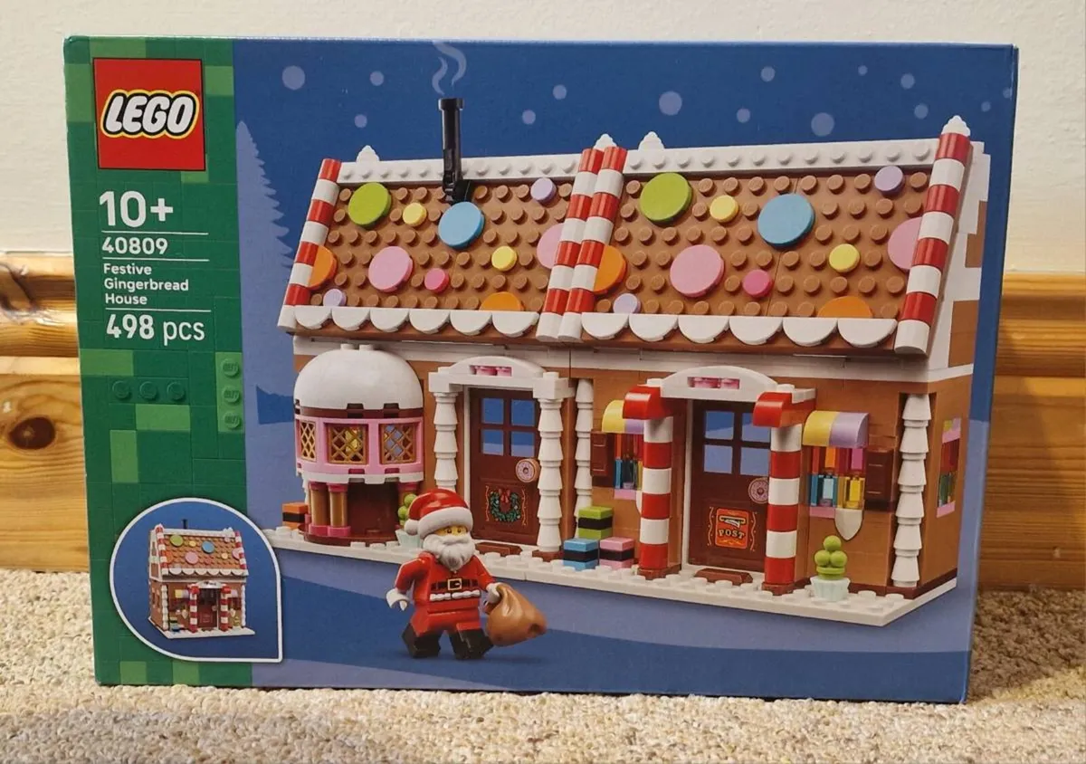 LEGO - Festive Gingerbread House Set (Brand new)