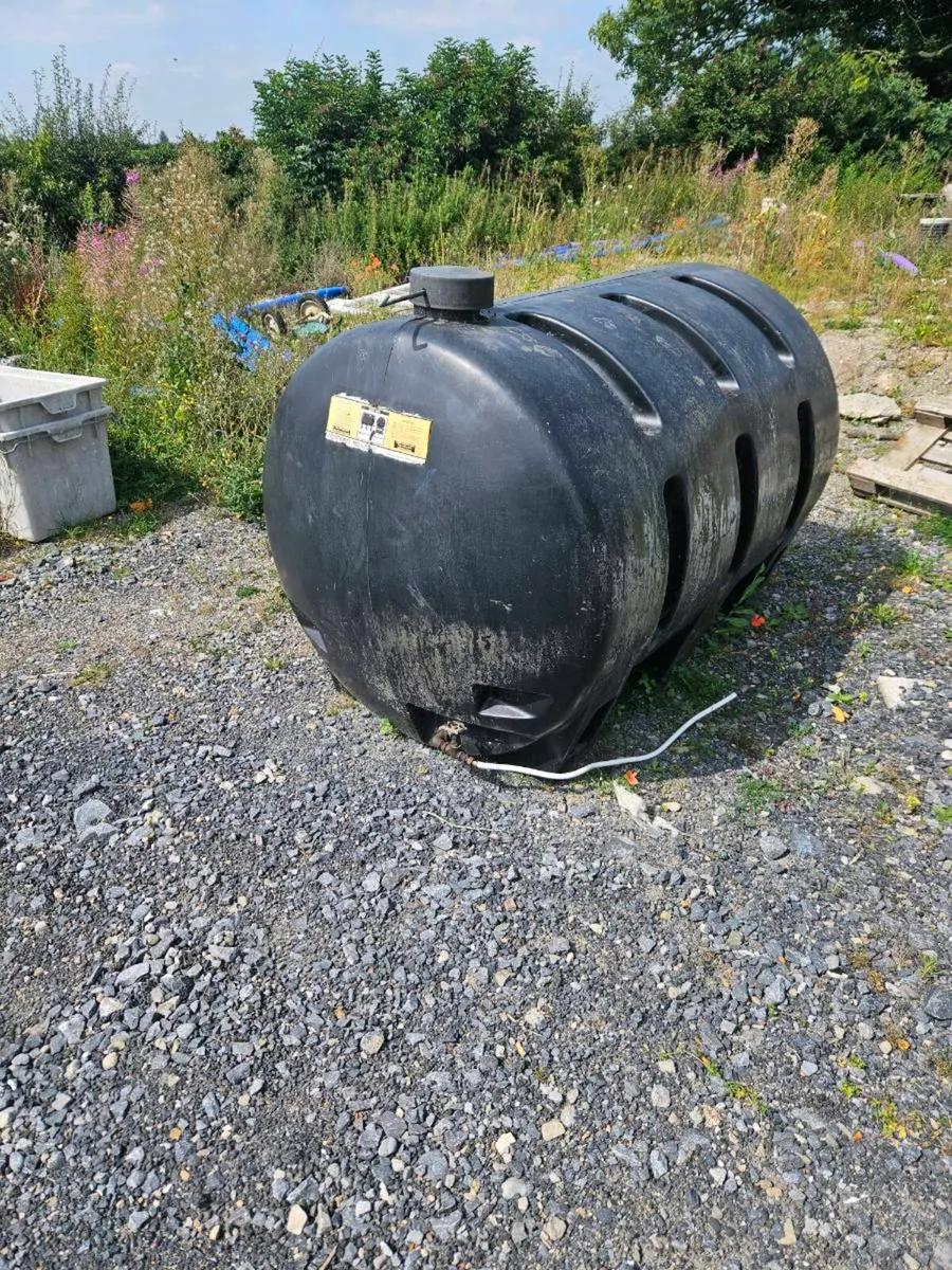 Grant vortex 90/120 boiler house and 1000 litre oi - Image 1