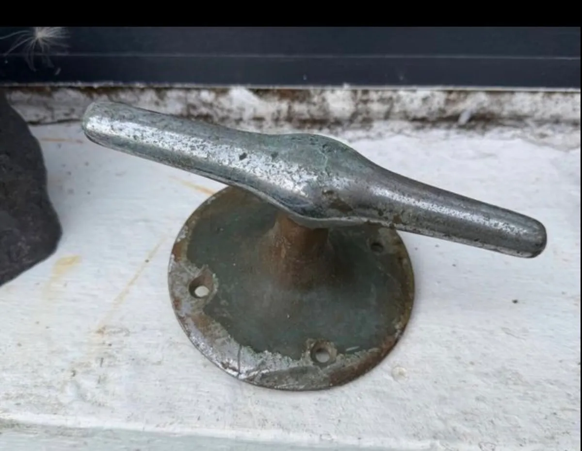Antique marine cleat - Image 1