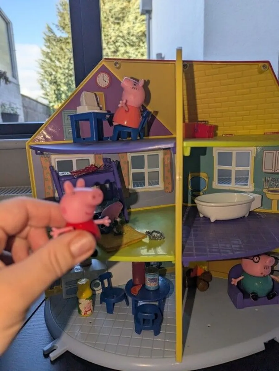 Peppa Pig Bundle (House, School, airplane, playground, picnic basket) - Image 4