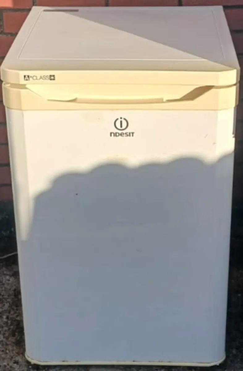 Indesit undercounter fridge - Image 1