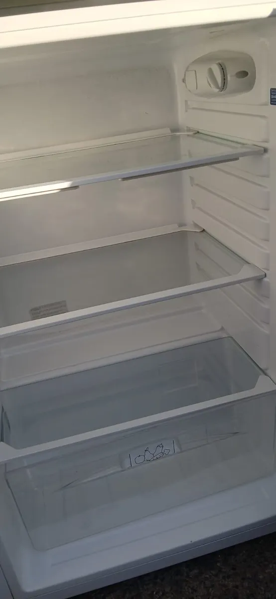 Indesit undercounter fridge - Image 2