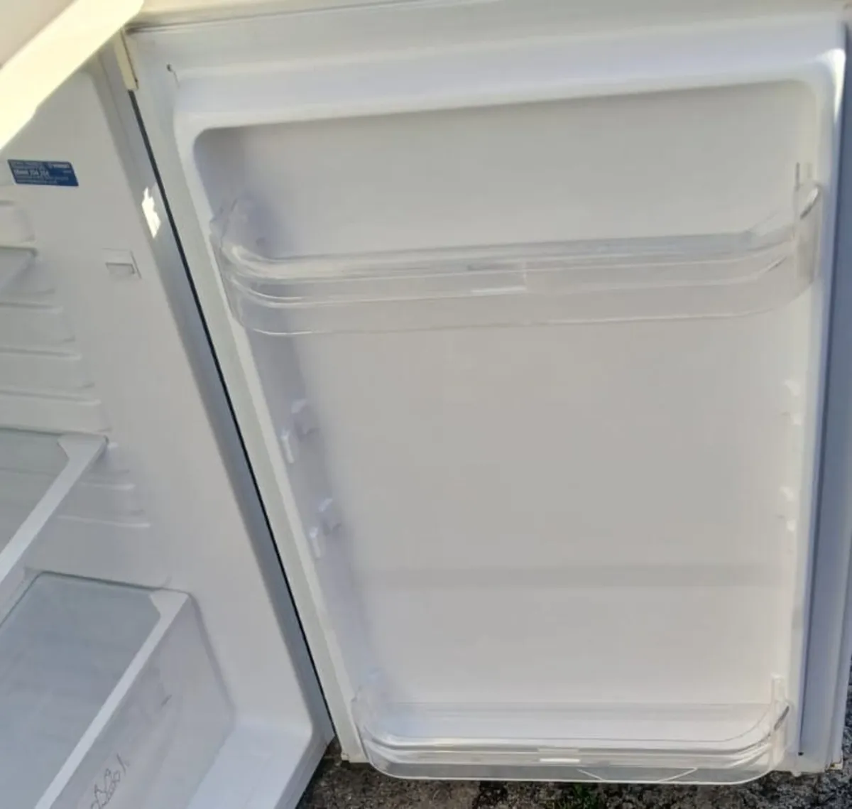 Indesit undercounter fridge - Image 3