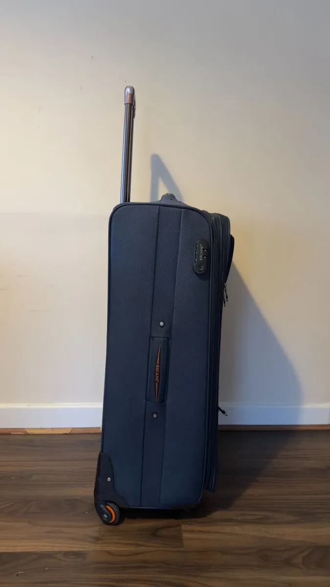 Escape Large / Jumbo Suitcase – Excellent Conditio - Image 1