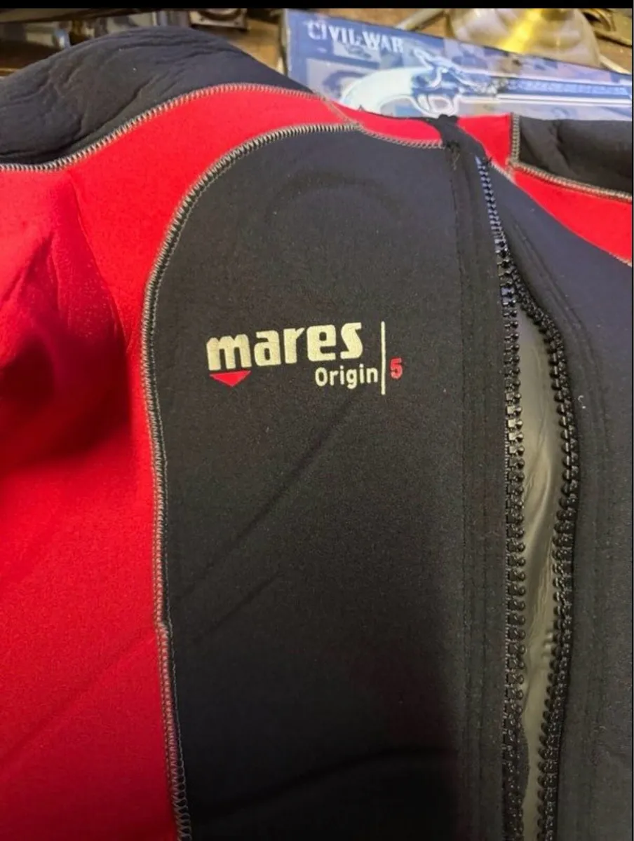 Mares , 5 mm scuba wetsuit, size 6 - Image 2