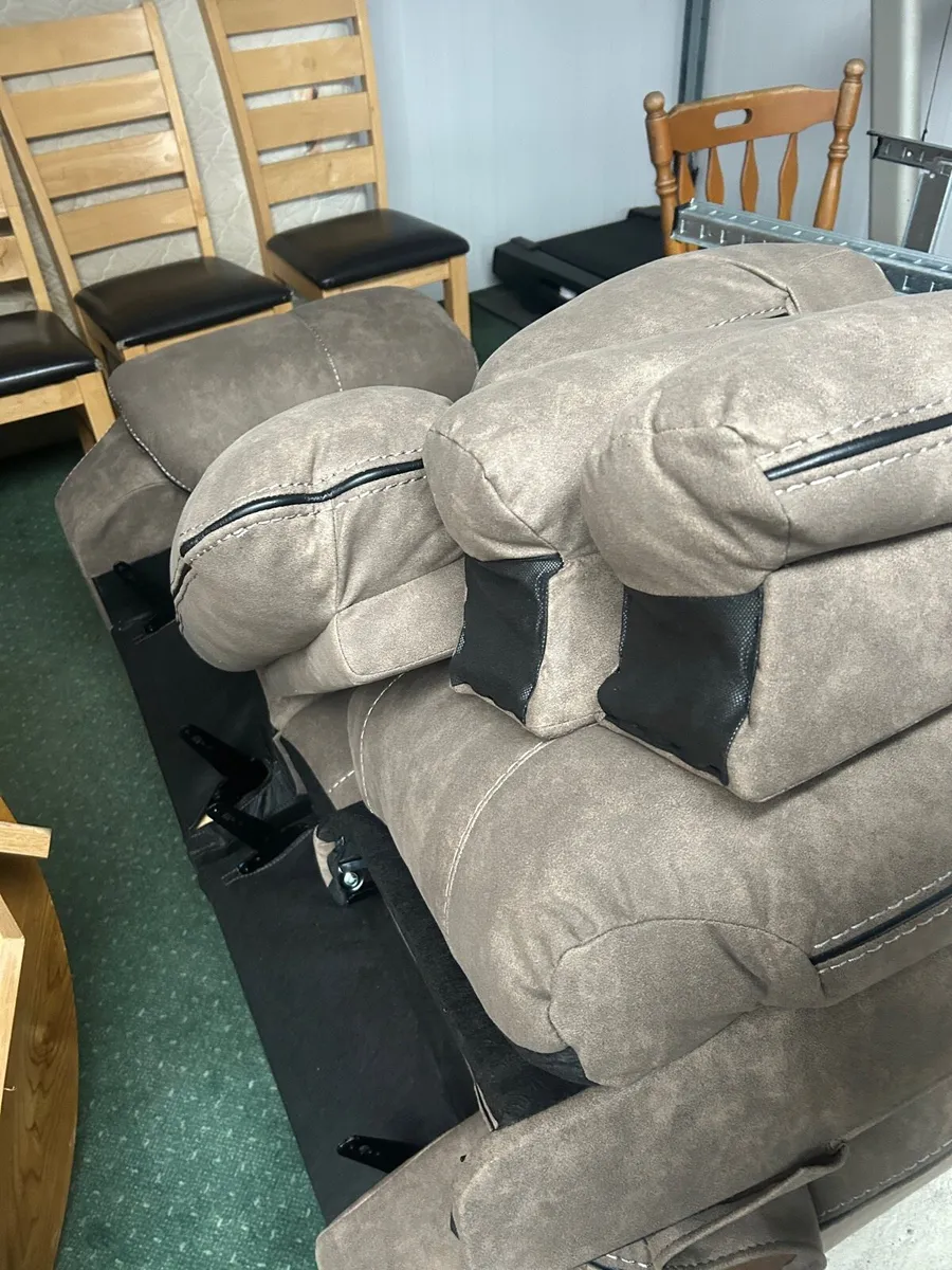 Two seater recliner - Image 3