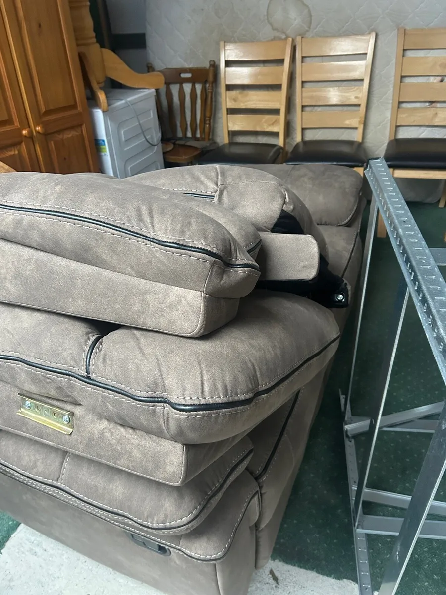 Two seater recliner - Image 4