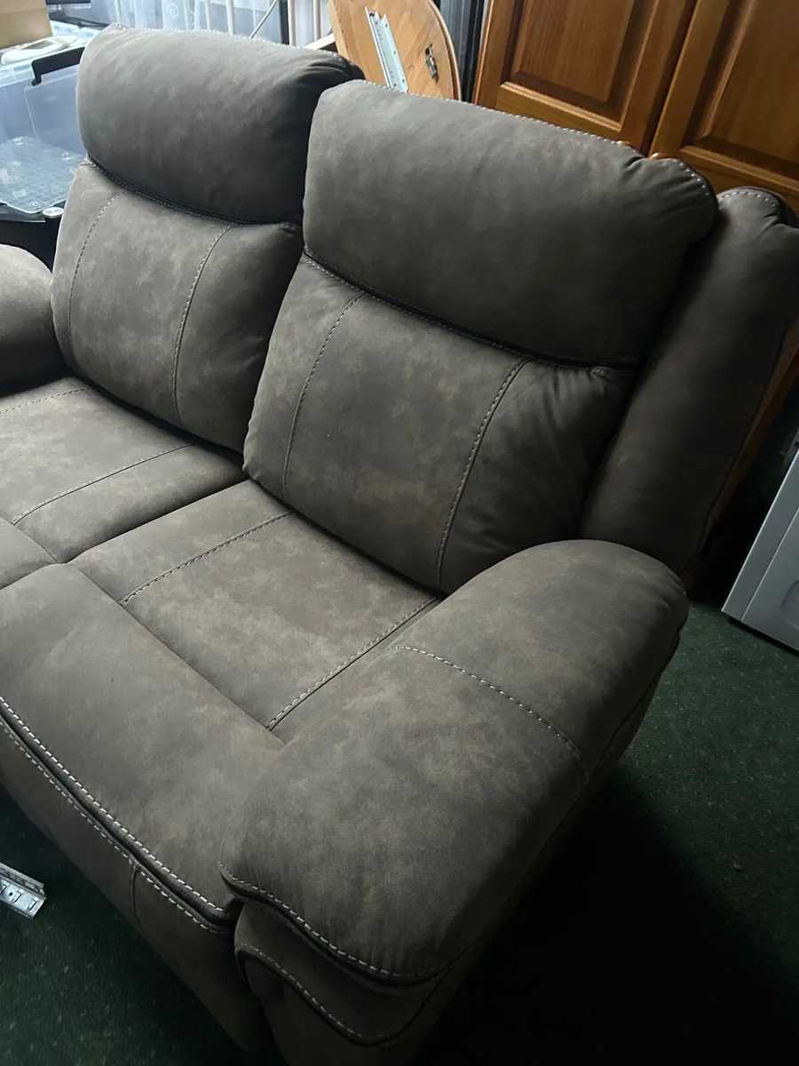 Two seater recliner - Image 2