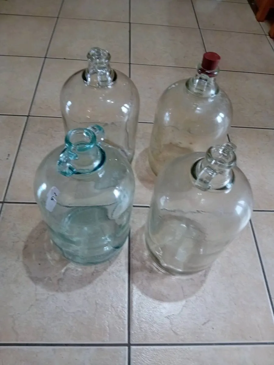 COLLECTABLES - Image 1