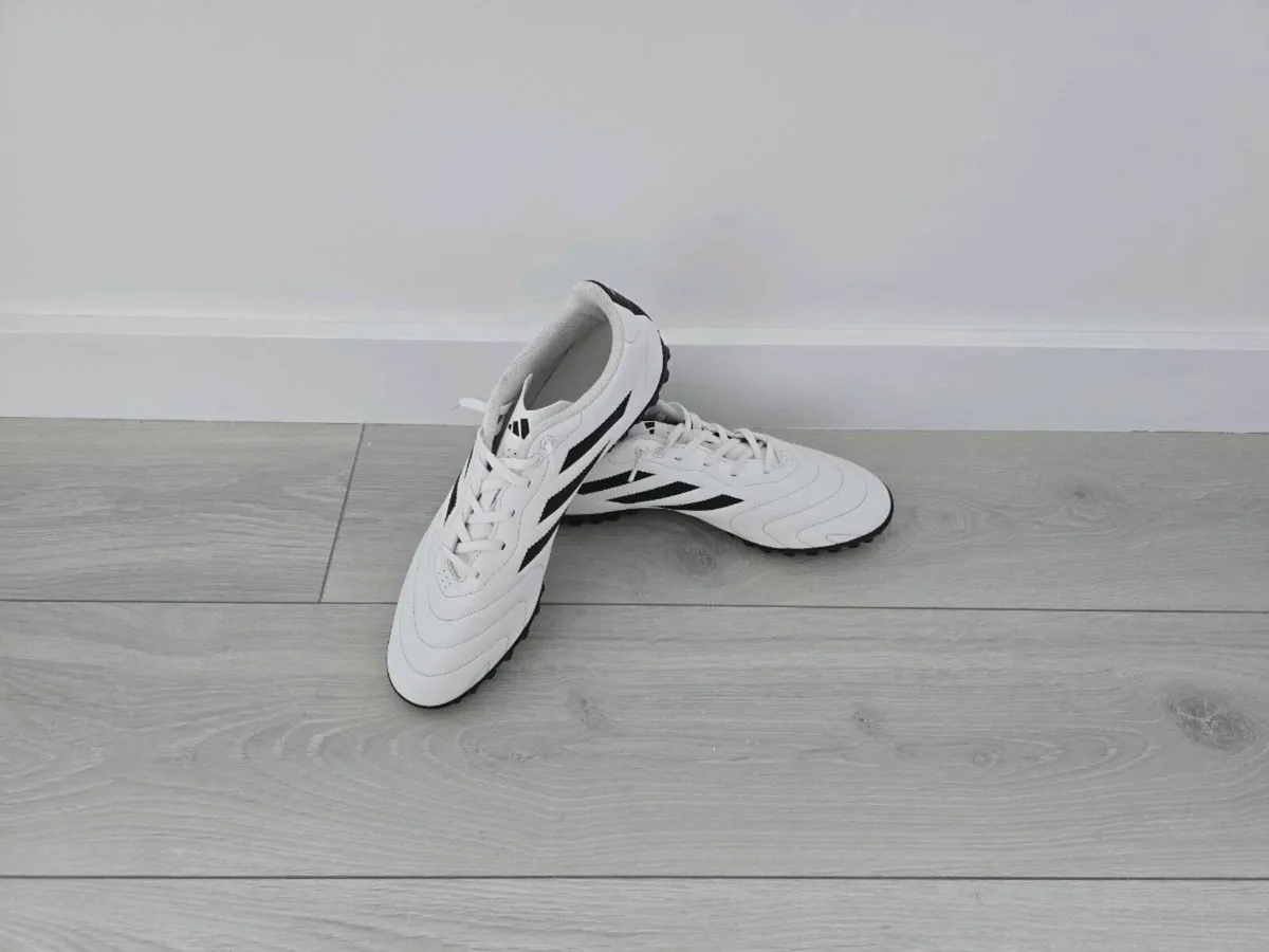 BRAND NEW ADIDAS FOOTBALL BOOTS – SIZE UK 12 / EU - Image 2