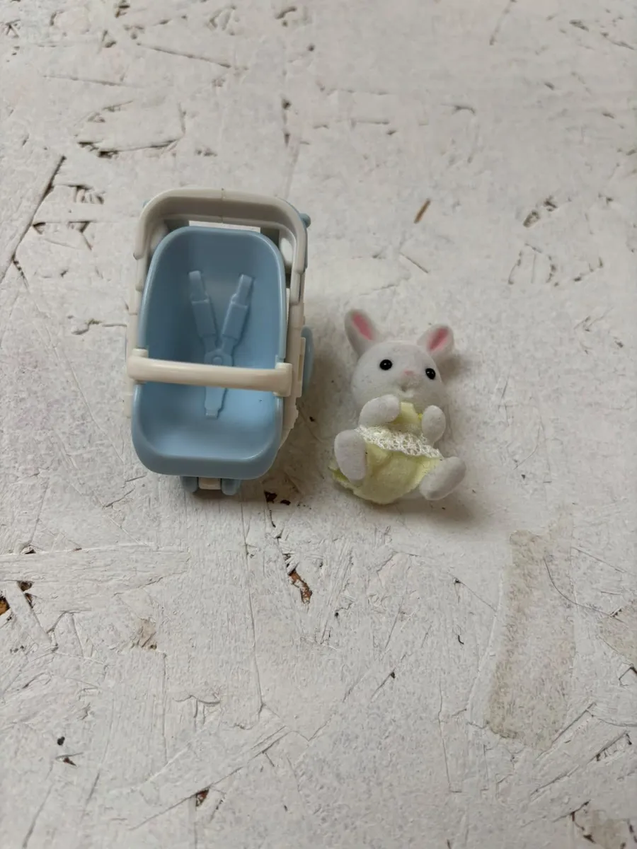 Silvanian Families Car and Rabbit Family - Image 3