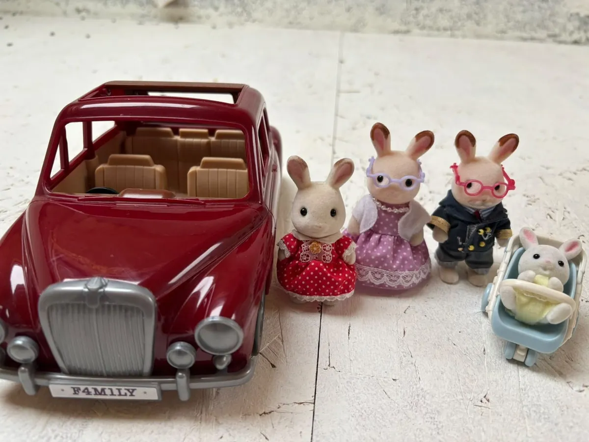 Silvanian Families Car and Rabbit Family - Image 1