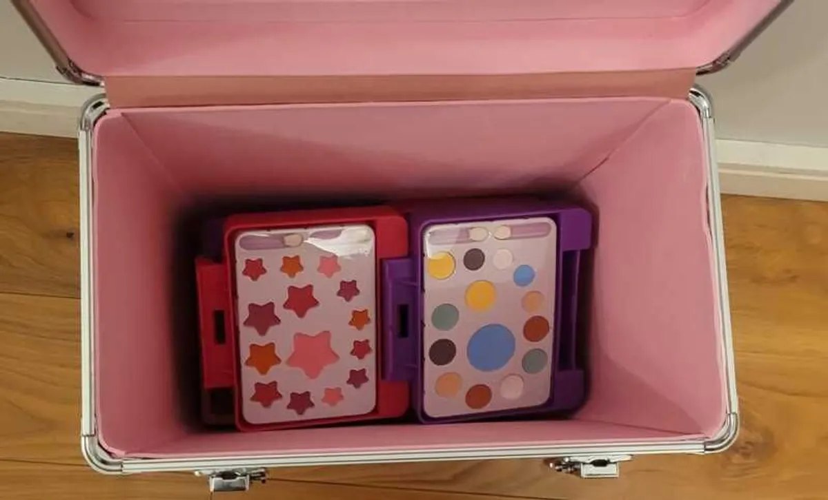 Insta Glam - On The Glo - Children's makeup vanity case with palettes - Image 4