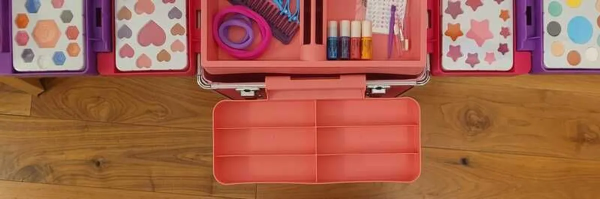 Insta Glam - On The Glo - Children's makeup vanity case with palettes - Image 2