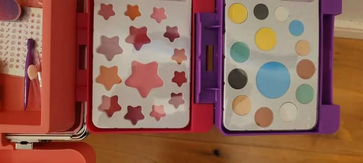 Insta Glam - On The Glo - Children's makeup vanity case with palettes - Image 3