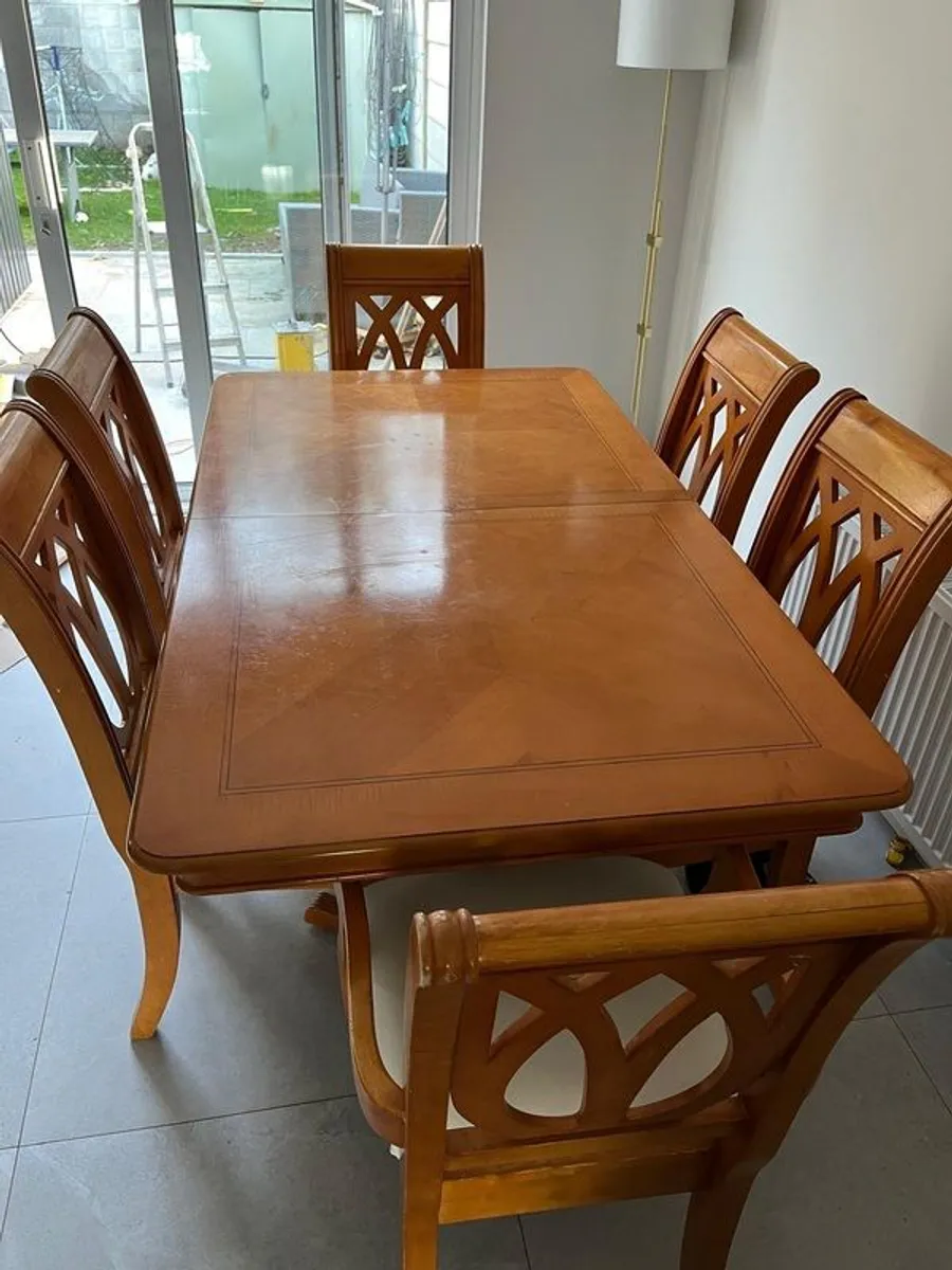 Solid oak kitchen Table& 6 Chairs - Image 1