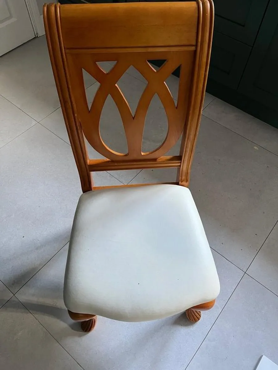 Solid oak kitchen Table& 6 Chairs - Image 3