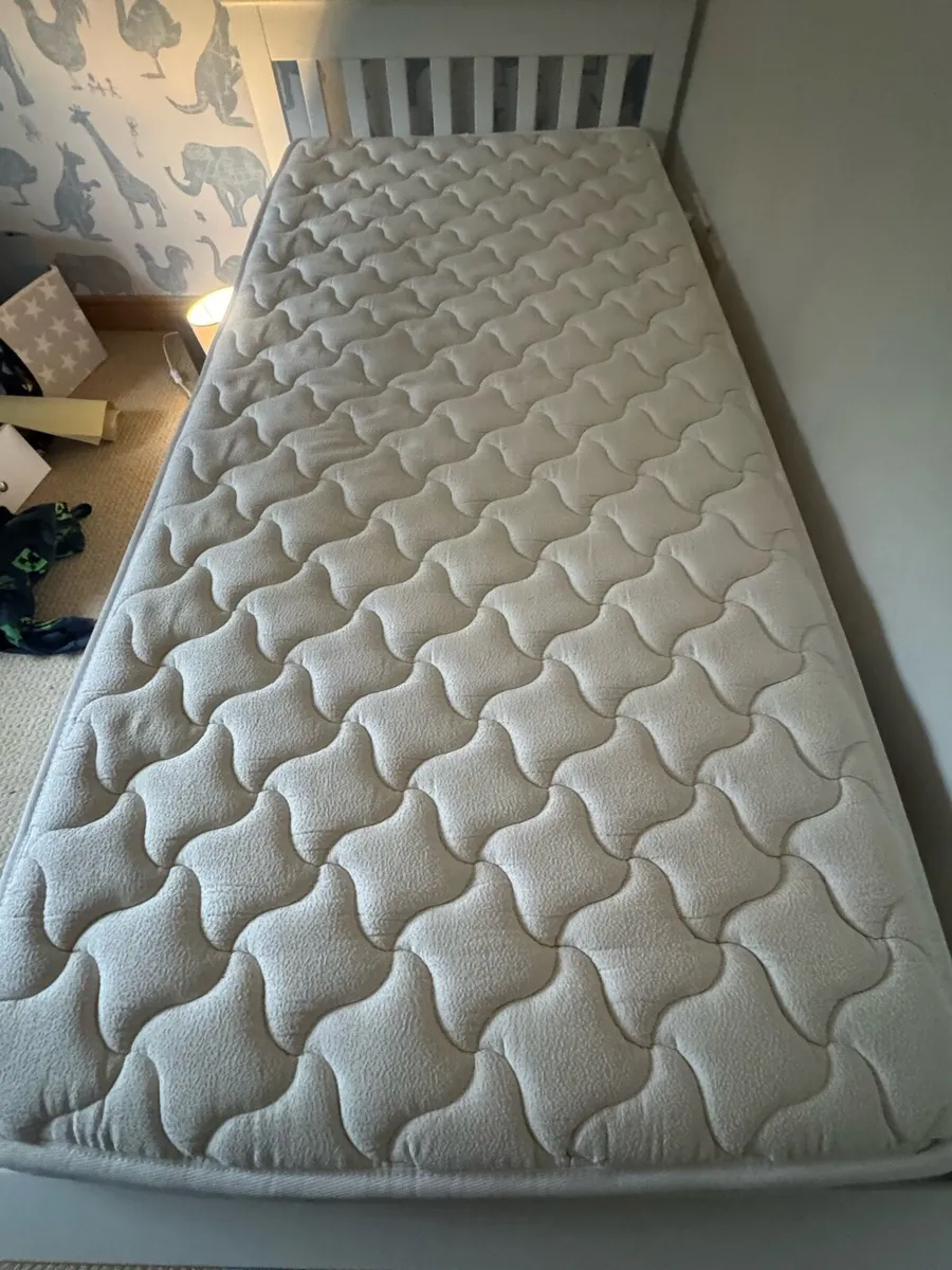 Single bed with mattress and under drawer storage - Image 2