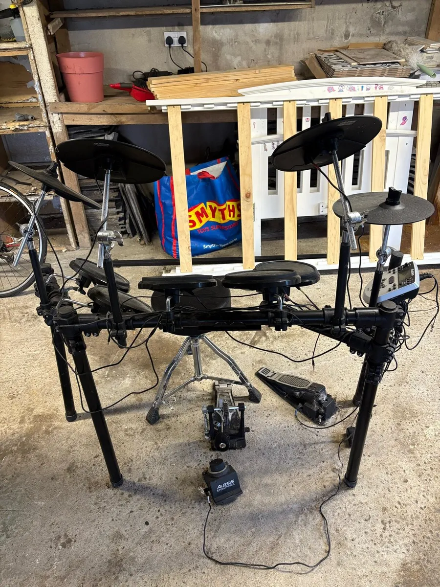 Electric Alesis drum kit - Image 1