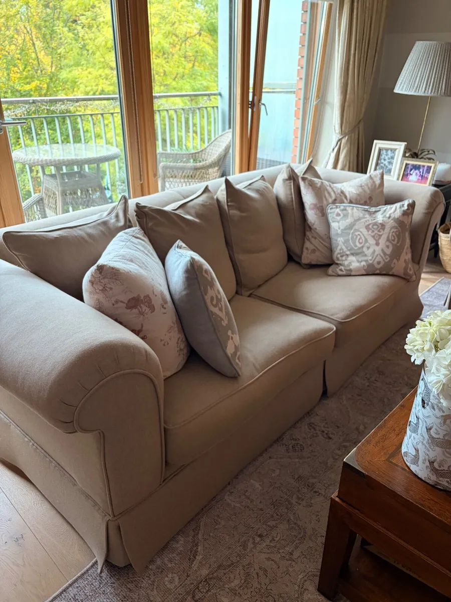 Chesterfield Sofa - Image 4