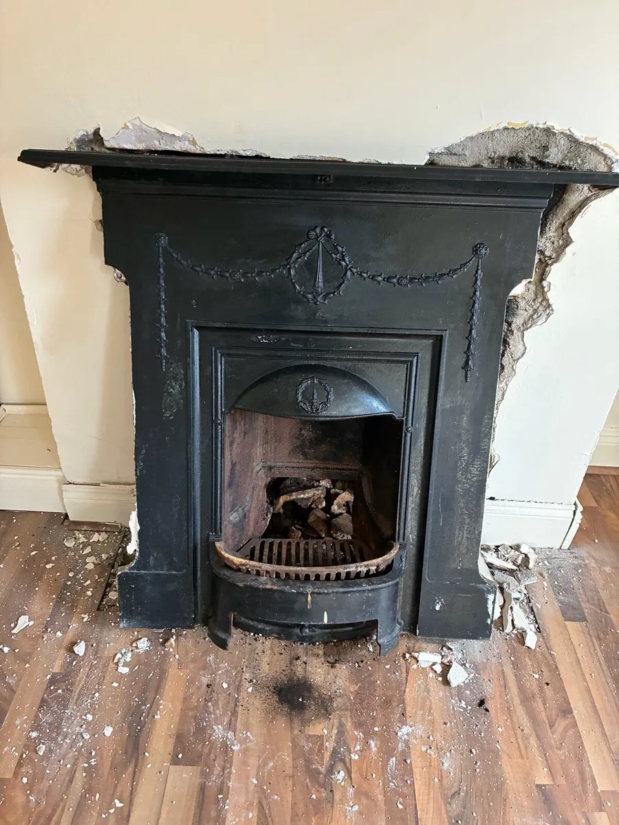 3 fireplaces and 1 stove - Image 1