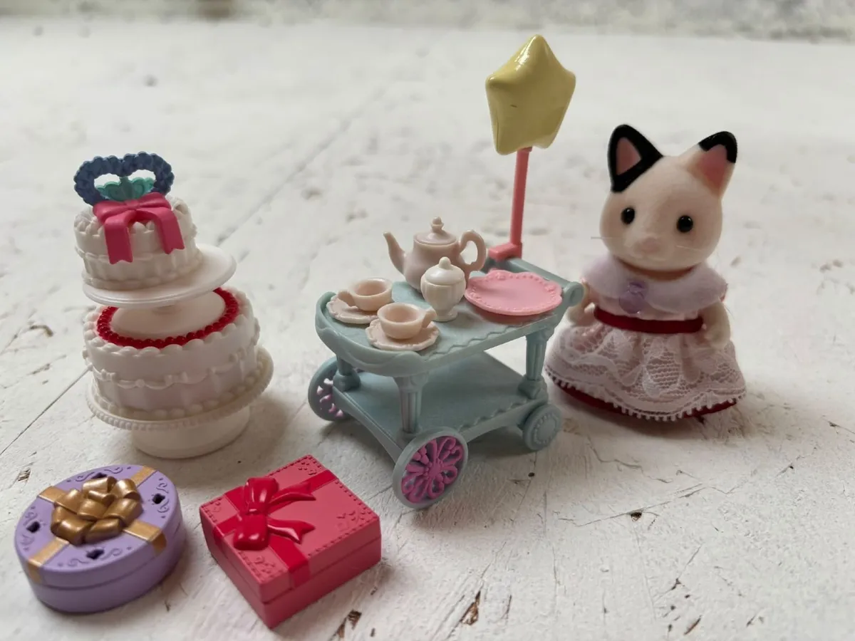 Sylvanian Family - Birthday girl cat - Image 1