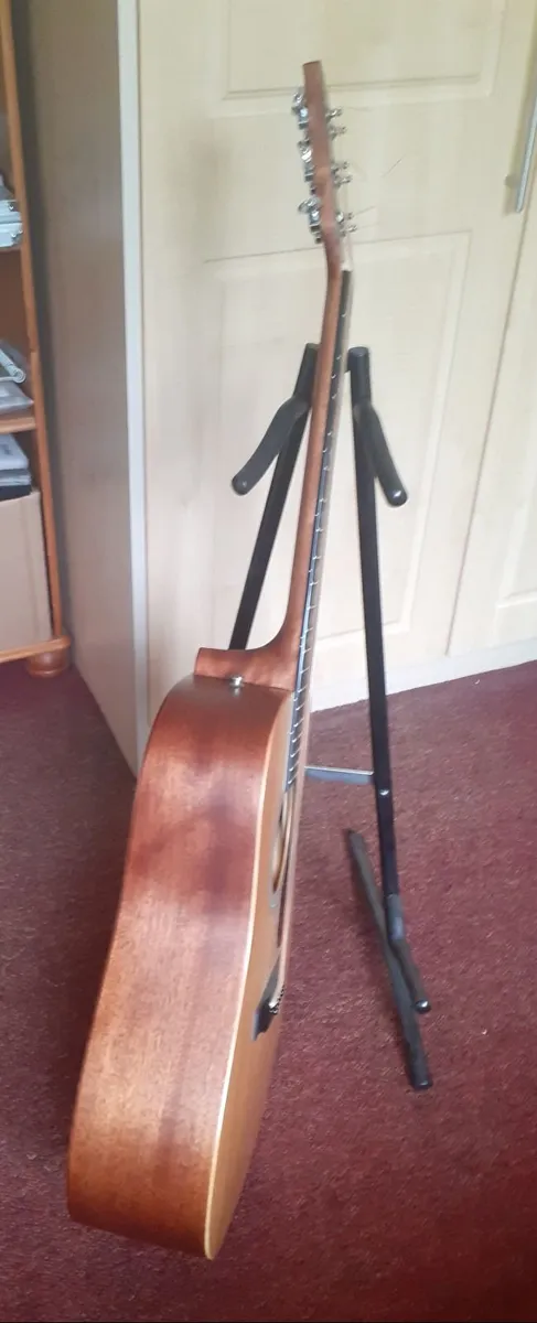 Acoustic guitar - Image 3